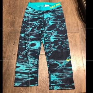 Nike dry fit capri spandex pants